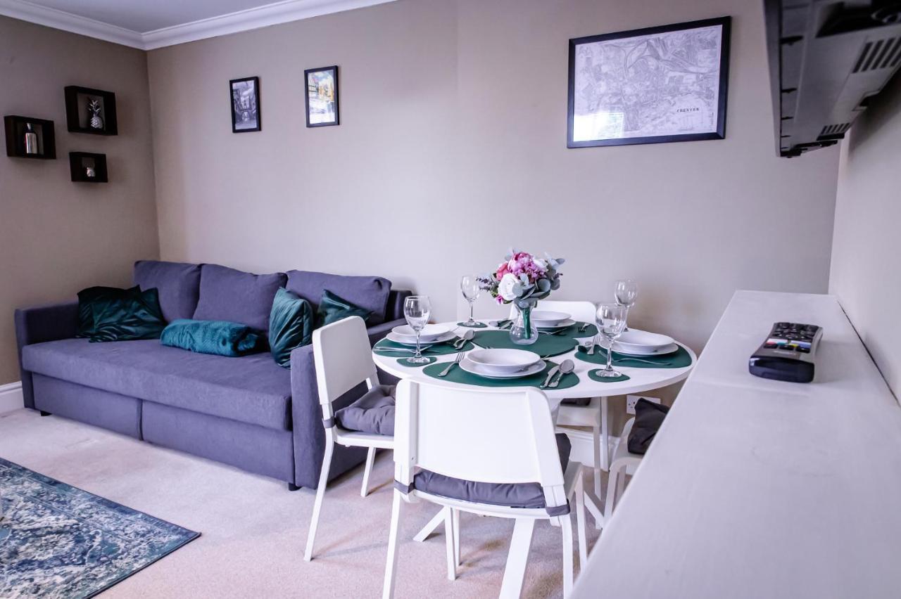 Lord Street - 2 Beautiful Apartments - Sleep Up To 14 Guests - By Rework Accommodation Chester Exterior foto