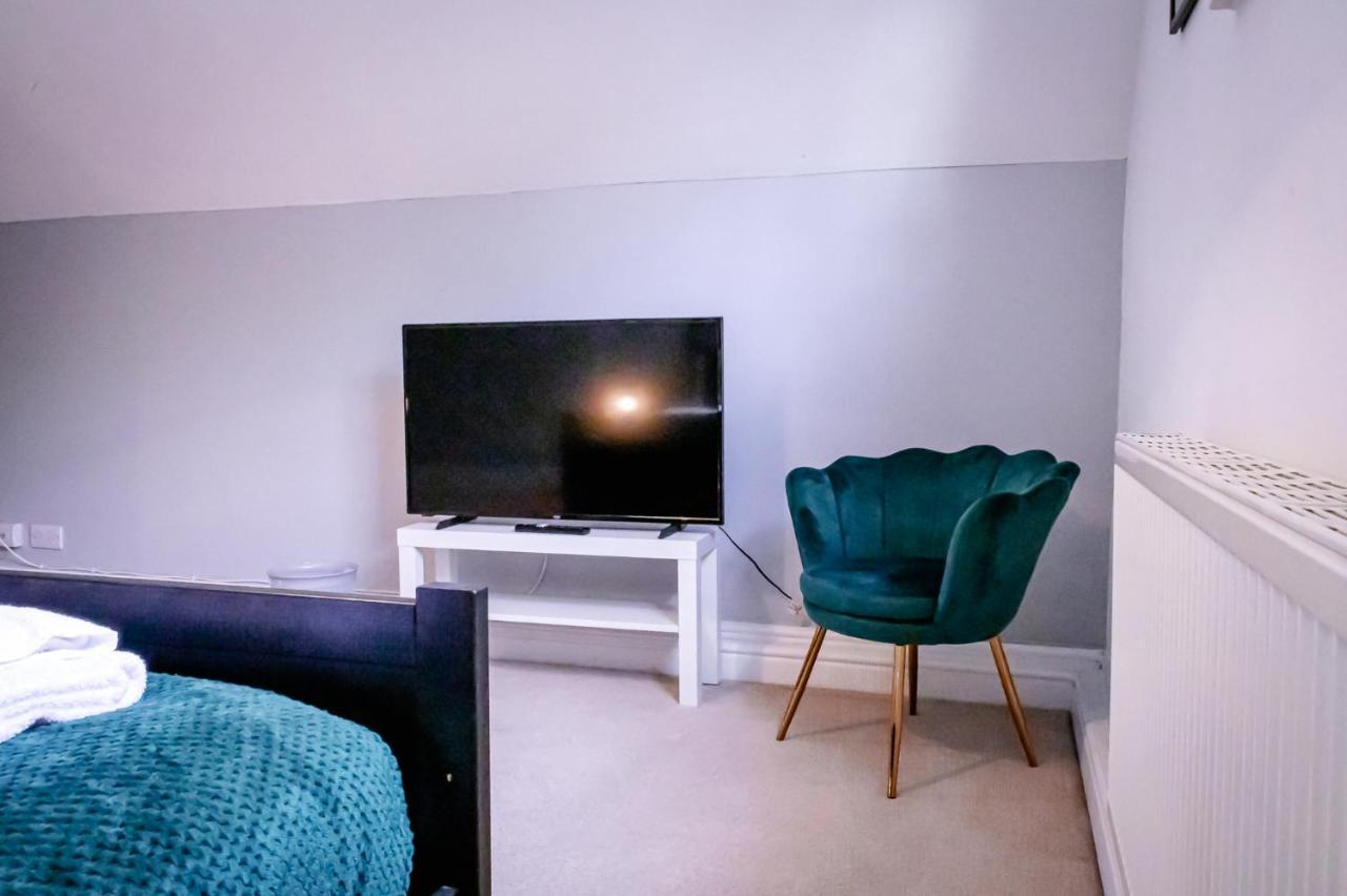Lord Street - 2 Beautiful Apartments - Sleep Up To 14 Guests - By Rework Accommodation Chester Exterior foto