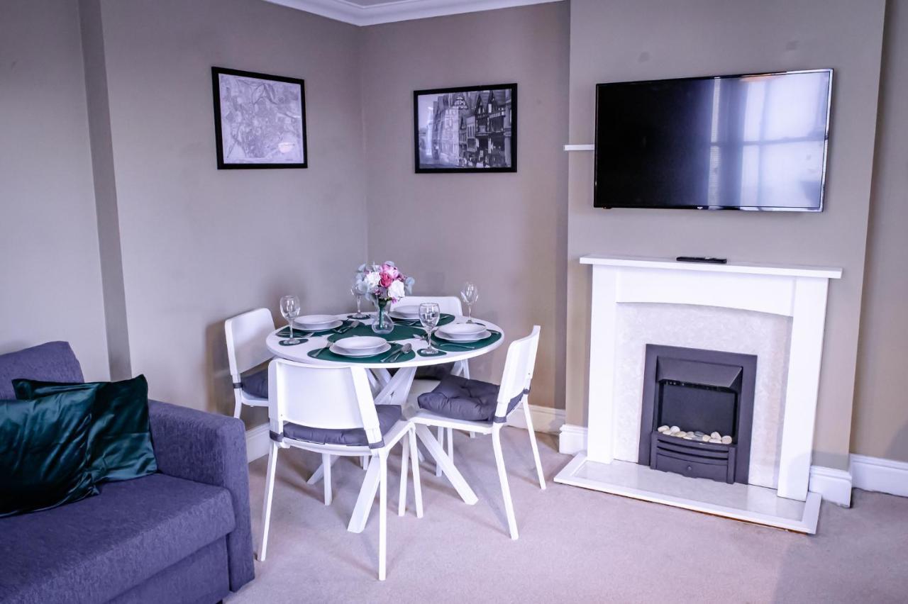 Lord Street - 2 Beautiful Apartments - Sleep Up To 14 Guests - By Rework Accommodation Chester Exterior foto