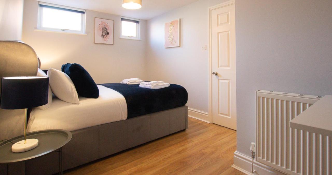 Lord Street - 2 Beautiful Apartments - Sleep Up To 14 Guests - By Rework Accommodation Chester Exterior foto