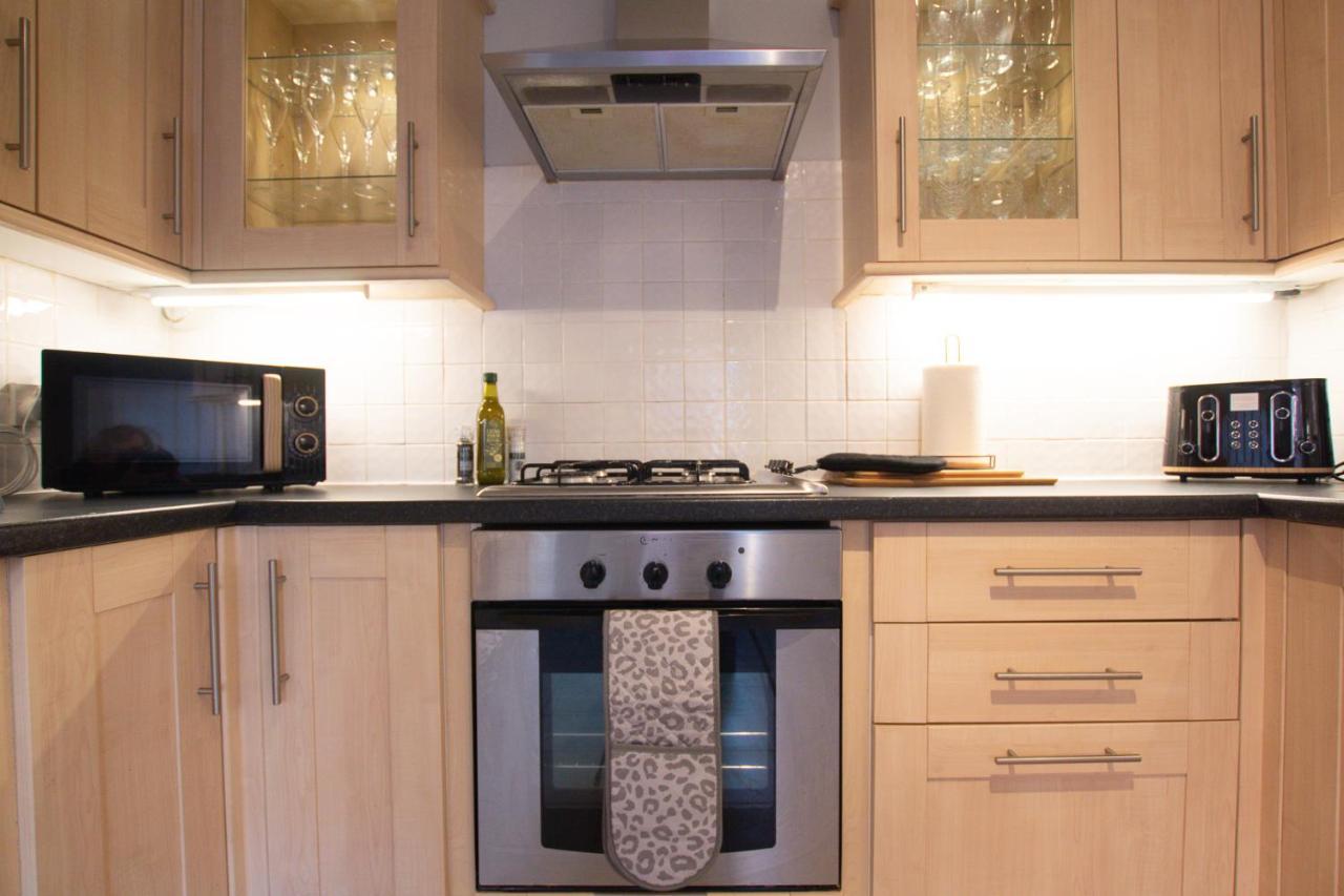 Lord Street - 2 Beautiful Apartments - Sleep Up To 14 Guests - By Rework Accommodation Chester Exterior foto
