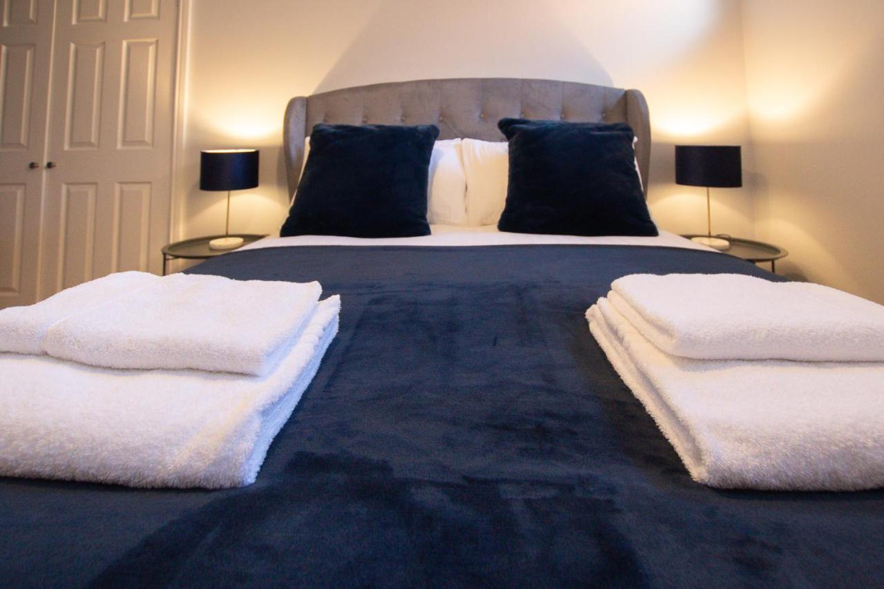 Lord Street - 2 Beautiful Apartments - Sleep Up To 14 Guests - By Rework Accommodation Chester Exterior foto