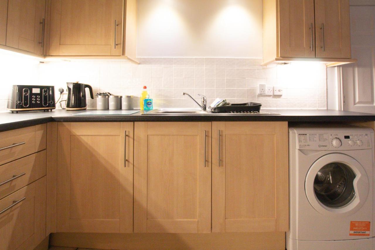 Lord Street - 2 Beautiful Apartments - Sleep Up To 14 Guests - By Rework Accommodation Chester Exterior foto
