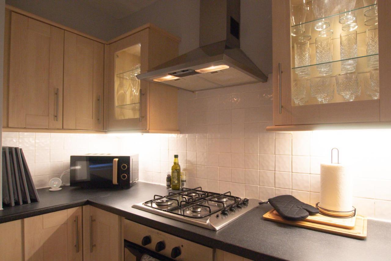 Lord Street - 2 Beautiful Apartments - Sleep Up To 14 Guests - By Rework Accommodation Chester Exterior foto